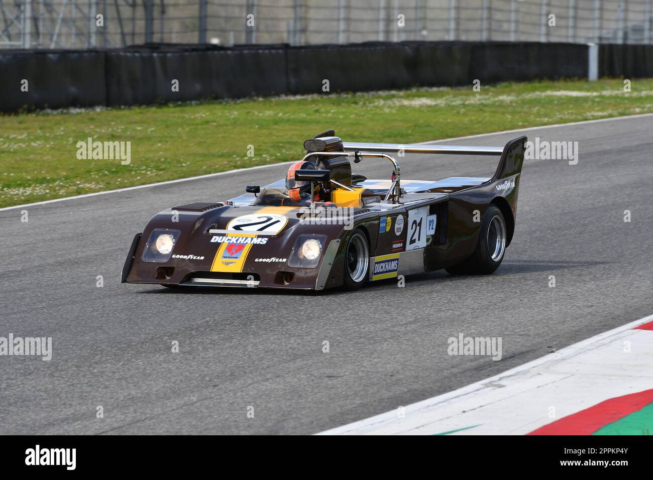 Scarperia, 2. April 2023: Chevron B26 Jahre 1974 in Aktion während Mugello Classic 2023 auf dem Mugello Circuit in Italien. Stockfoto