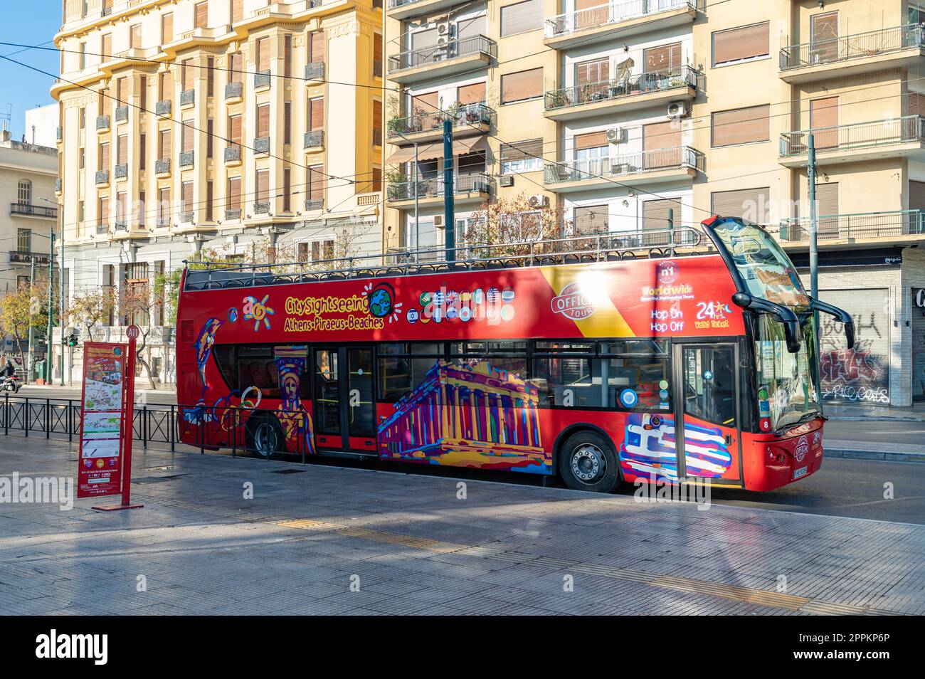 Stadtrundfahrt mit dem Bus in Athen Stockfoto