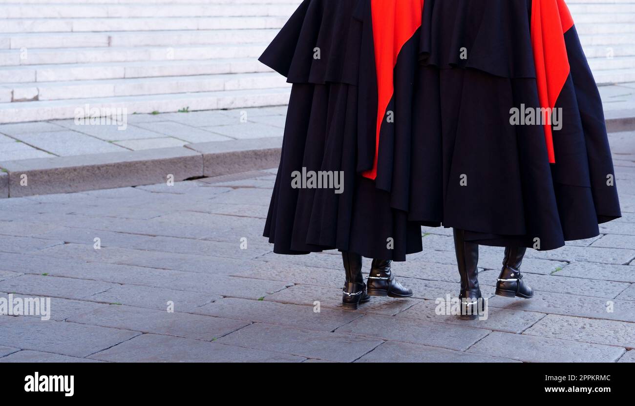 Zwei italienische Carabinieri in Uniform Stockfoto