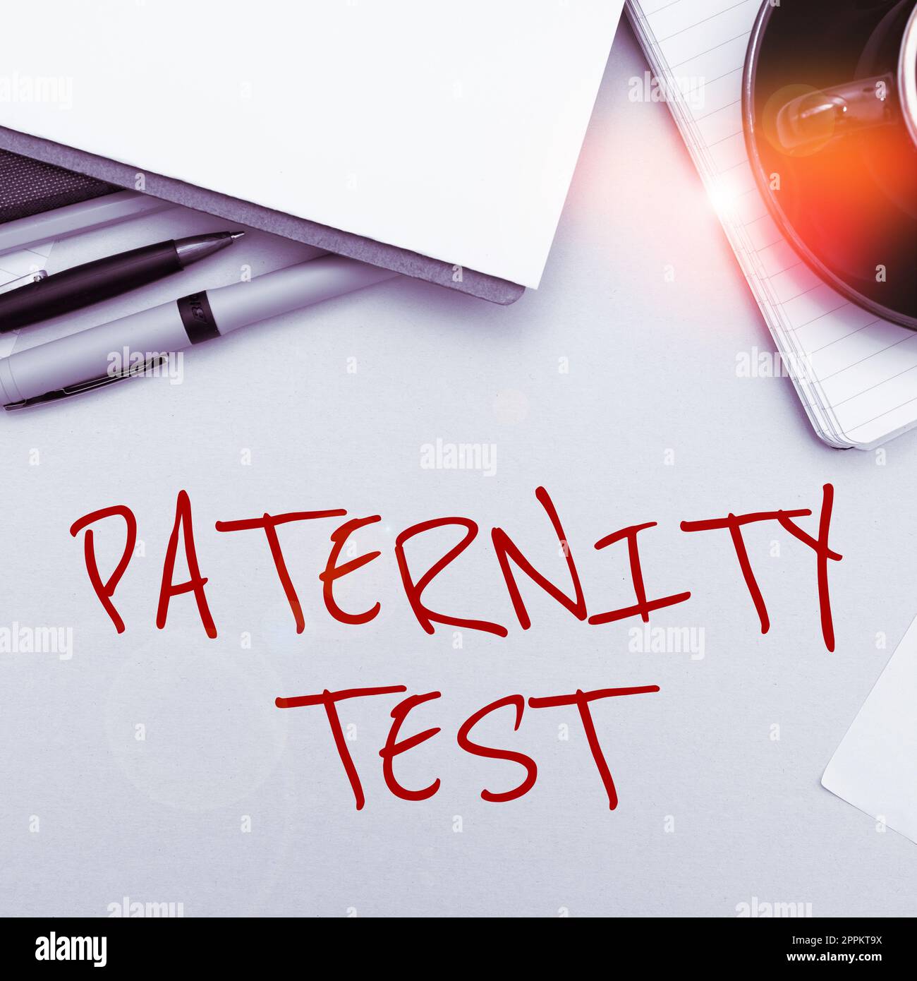 Handschriftlicher Text Vaterschaftstest. Konzeptfoto ein DNA-Test, um festzustellen, ob ein bestimmter Mann der biologische Vater ist Stockfoto