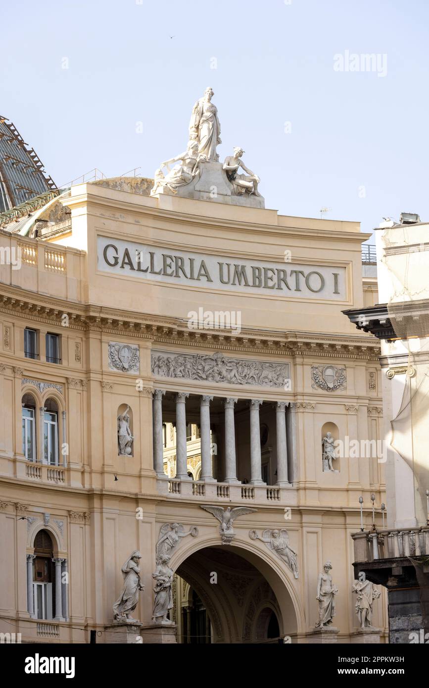 Galleria Umberto I Renaissance-Einkaufspassage mit Stahl- und Glasdach, Neapel, Italien Stockfoto