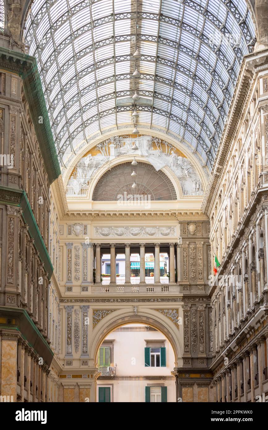 Galleria Umberto I Renaissance-Einkaufspassage mit Stahl- und Glasdach, Neapel, Italien Stockfoto