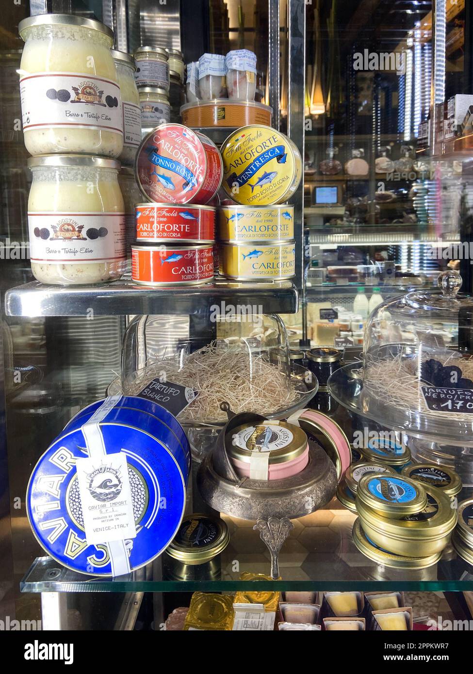 Stör-Kaviar und Delikatessen in Venedig Stockfoto