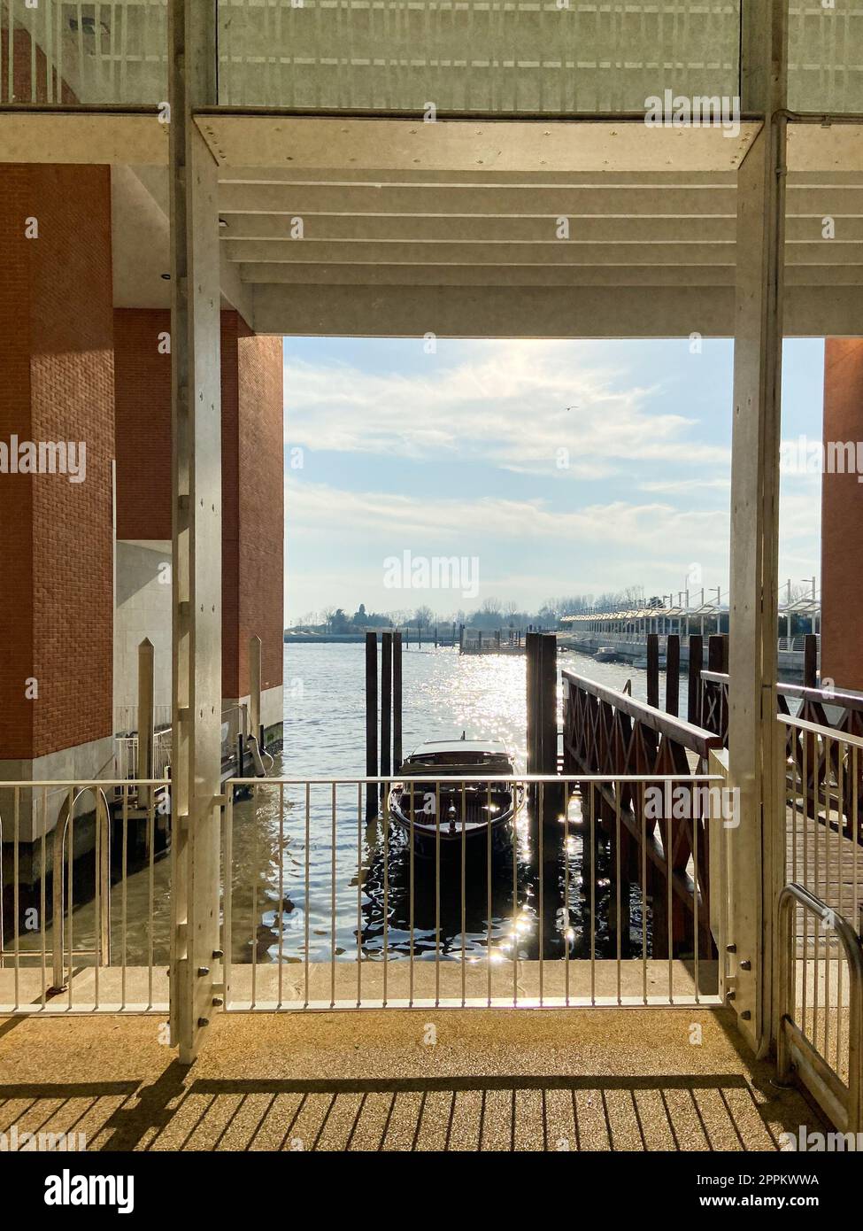 Haltestelle für den Wassertransport am Flughafen in Venedig Stockfoto