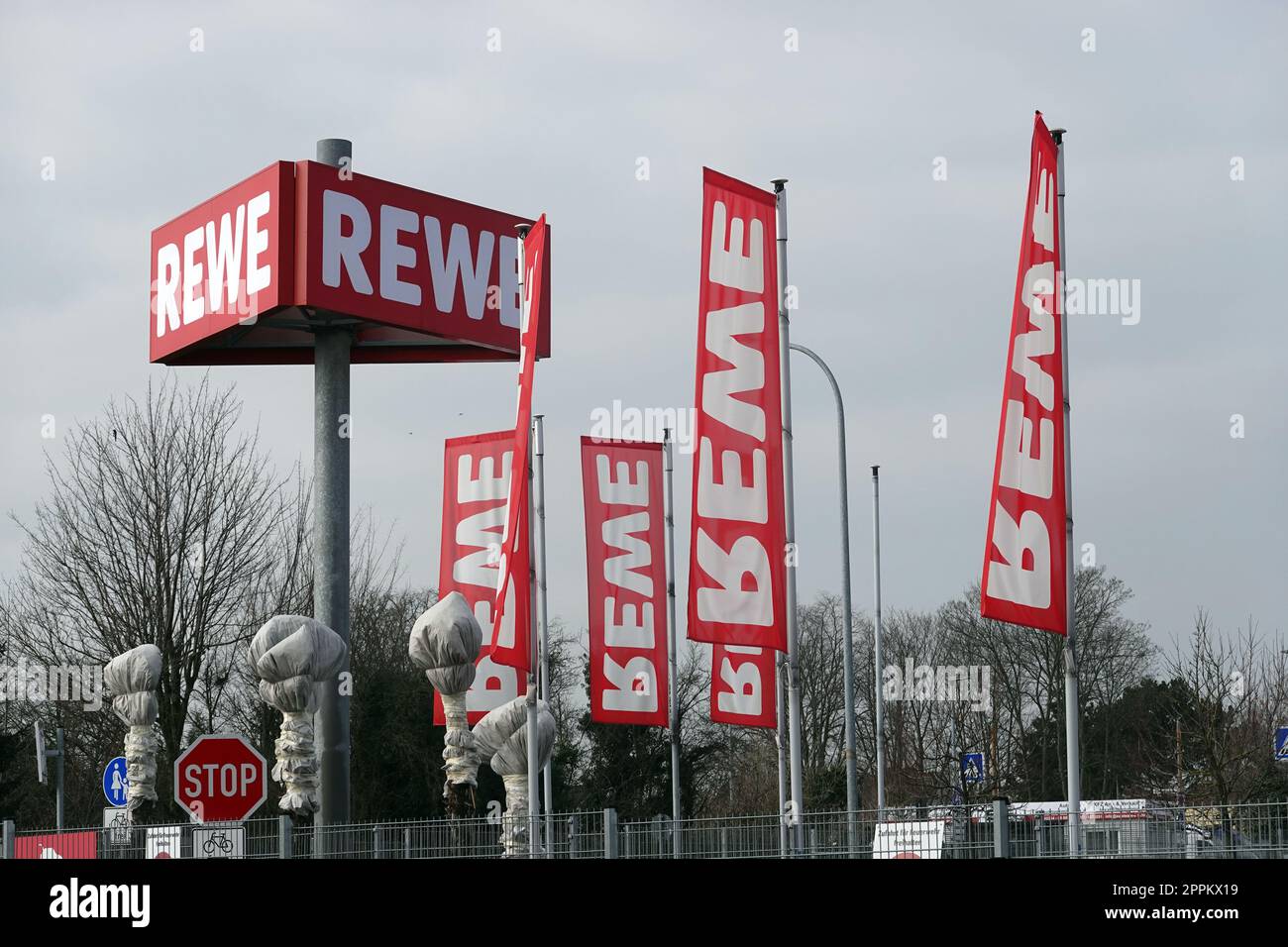 Symbolbild Rewe-Markt Stockfoto