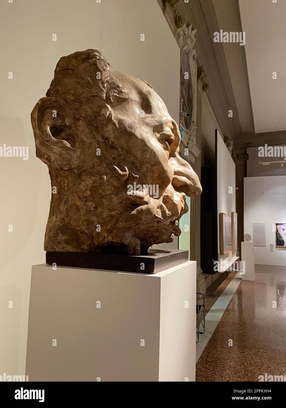 Skulptur in Halle Ca' Pesaro Museum in Venedig Stockfoto