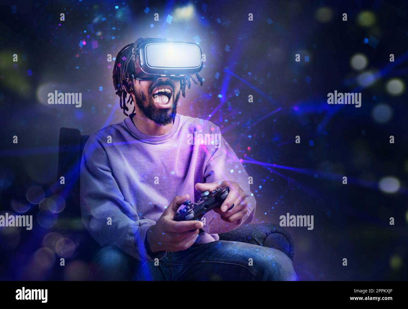 Der Junge mit VR-Brille spielt mit einem virtuellen Videospiel Stockfoto