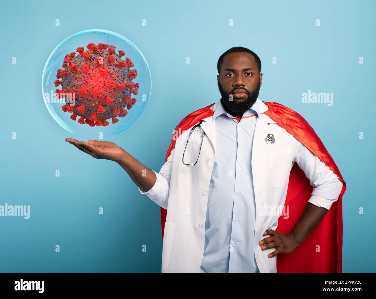 Medic wie ein Superheld fand eine Lösung, um die Pandemie des Kovid19-Coronavirus zu blockieren. Blauer Hintergrund Stockfoto