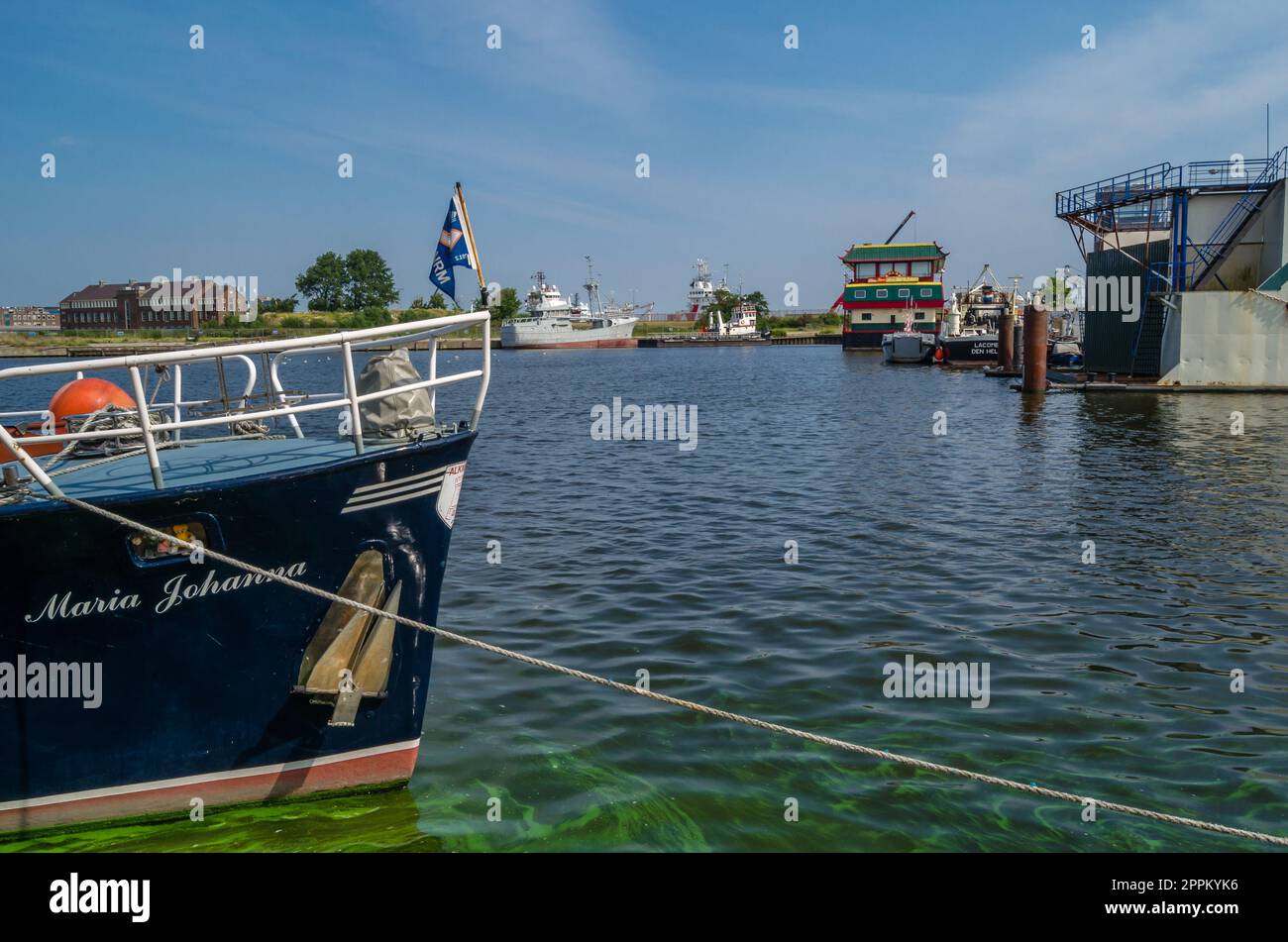 DEN HELDER, NIEDERLANDE - 25. AUGUST 2013: Schiffe im Hafen von Den Helder, Provinz Nordholland, Niederlande Stockfoto