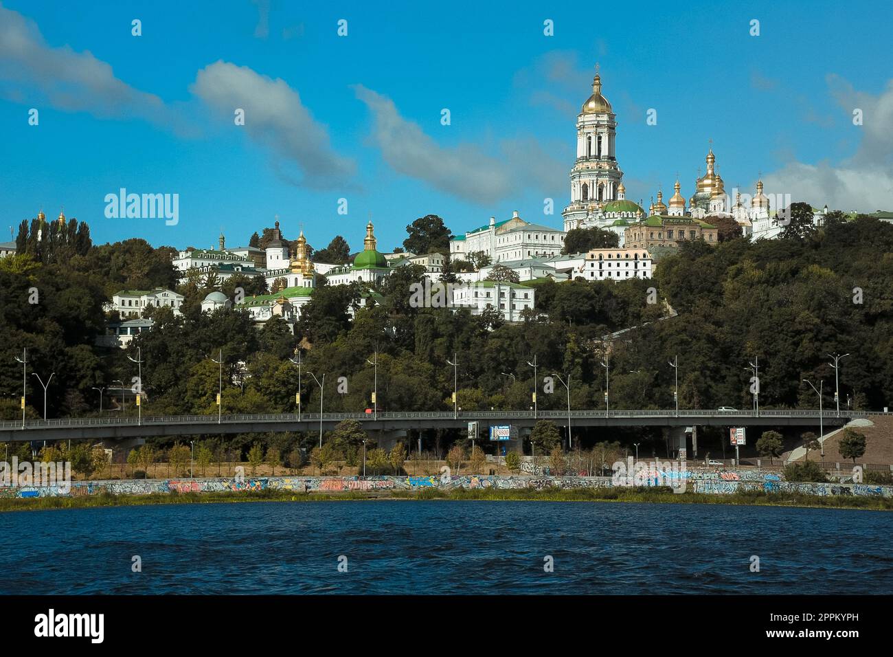 Kiew Pechersk Lavra Kloster über dem Fluss Dnipro Stadtbild Stockfoto