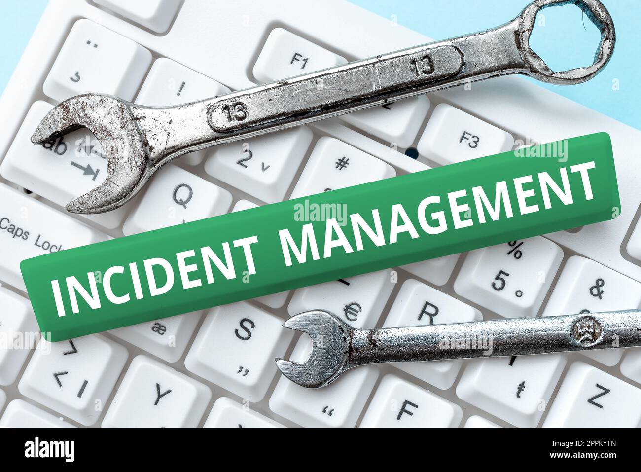 Textüberschrift mit Incident Management. Ein Wort auf dem Prozess, um den Service wieder auf normale, korrekte Gefahren zurückzusetzen Stockfoto
