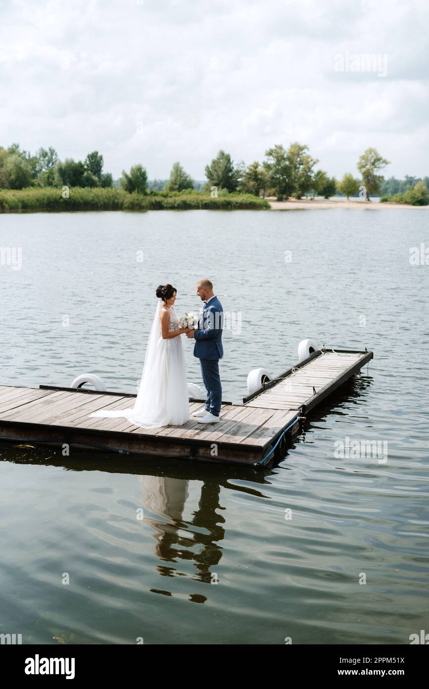 Das erste Treffen der Braut und des Bräutigams Stockfoto