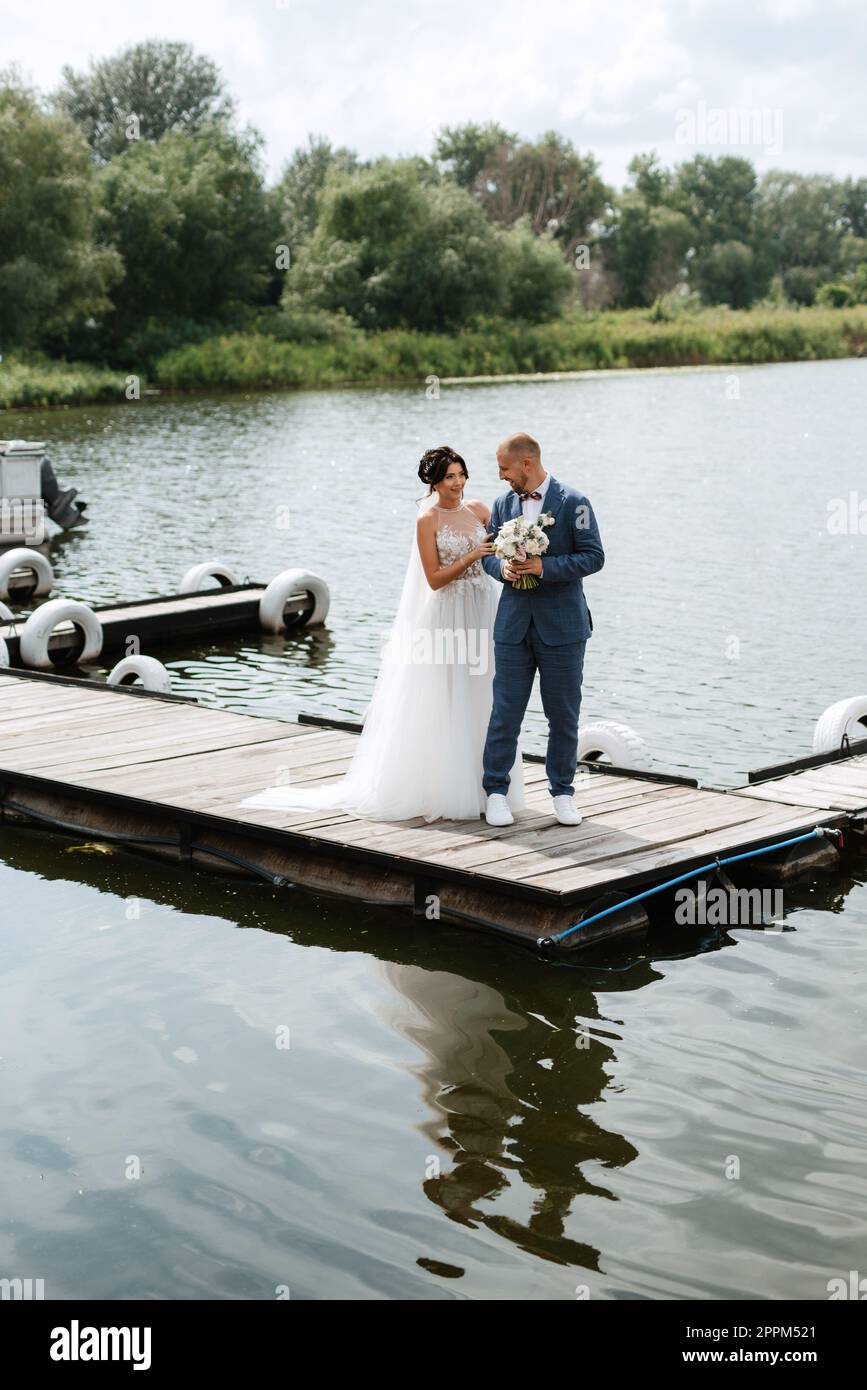 Das erste Treffen der Braut und des Bräutigams Stockfoto