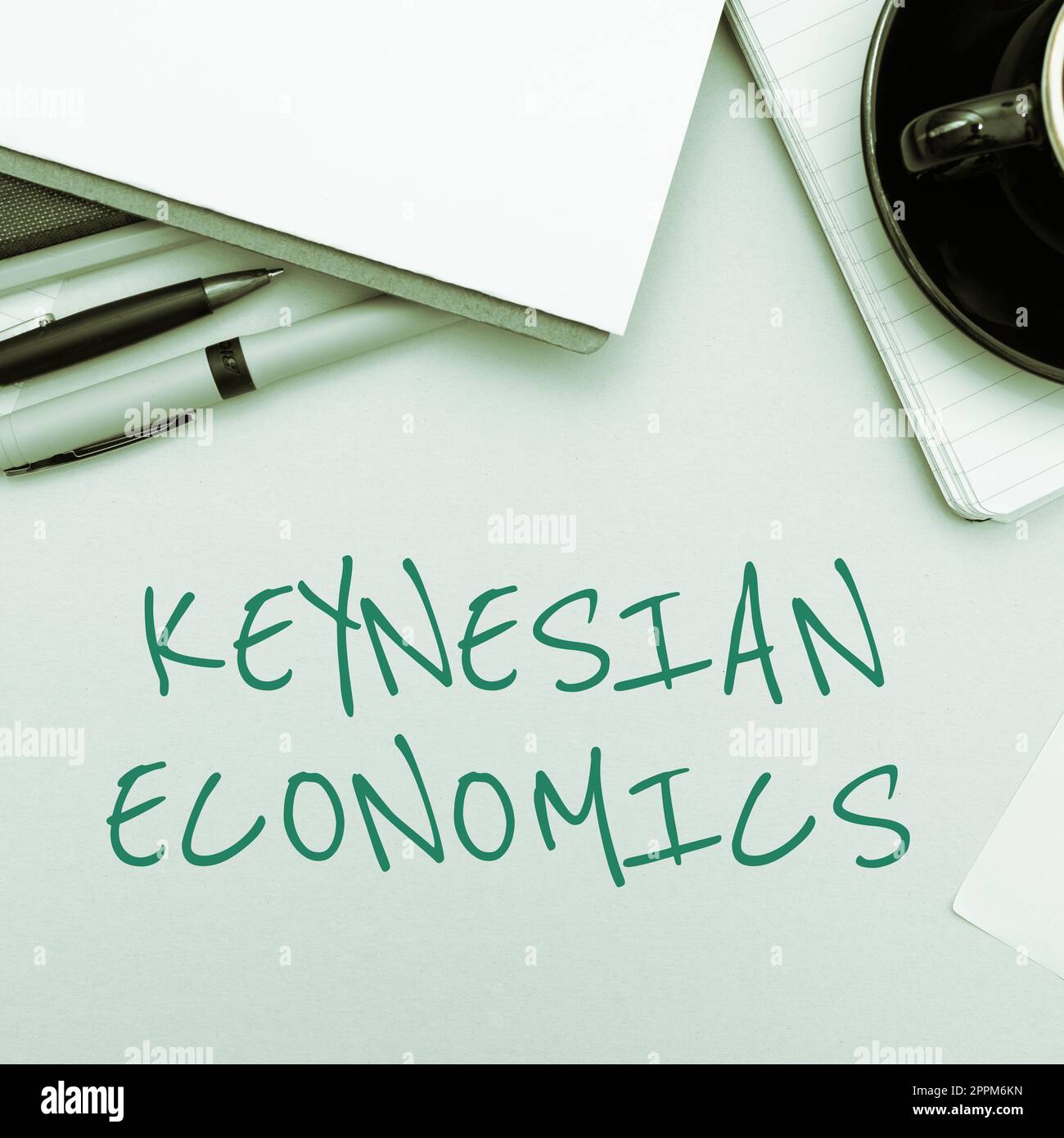 Handgeschriebenes Schild Keynesianische Ökonomie. Geschäftsidee Geld- und Finanzprogramme der Regierung zur Steigerung der Beschäftigung Stockfoto