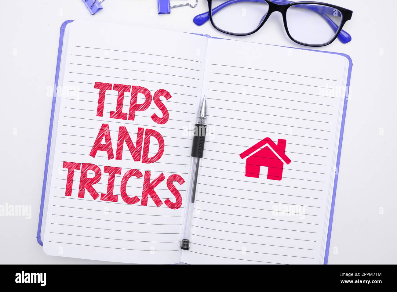 Konzeptionelle Beschriftung Tipps und Tricks. Wort für hilfreiche Ratschläge, die bestimmte Aktionen einfacher machen Stockfoto