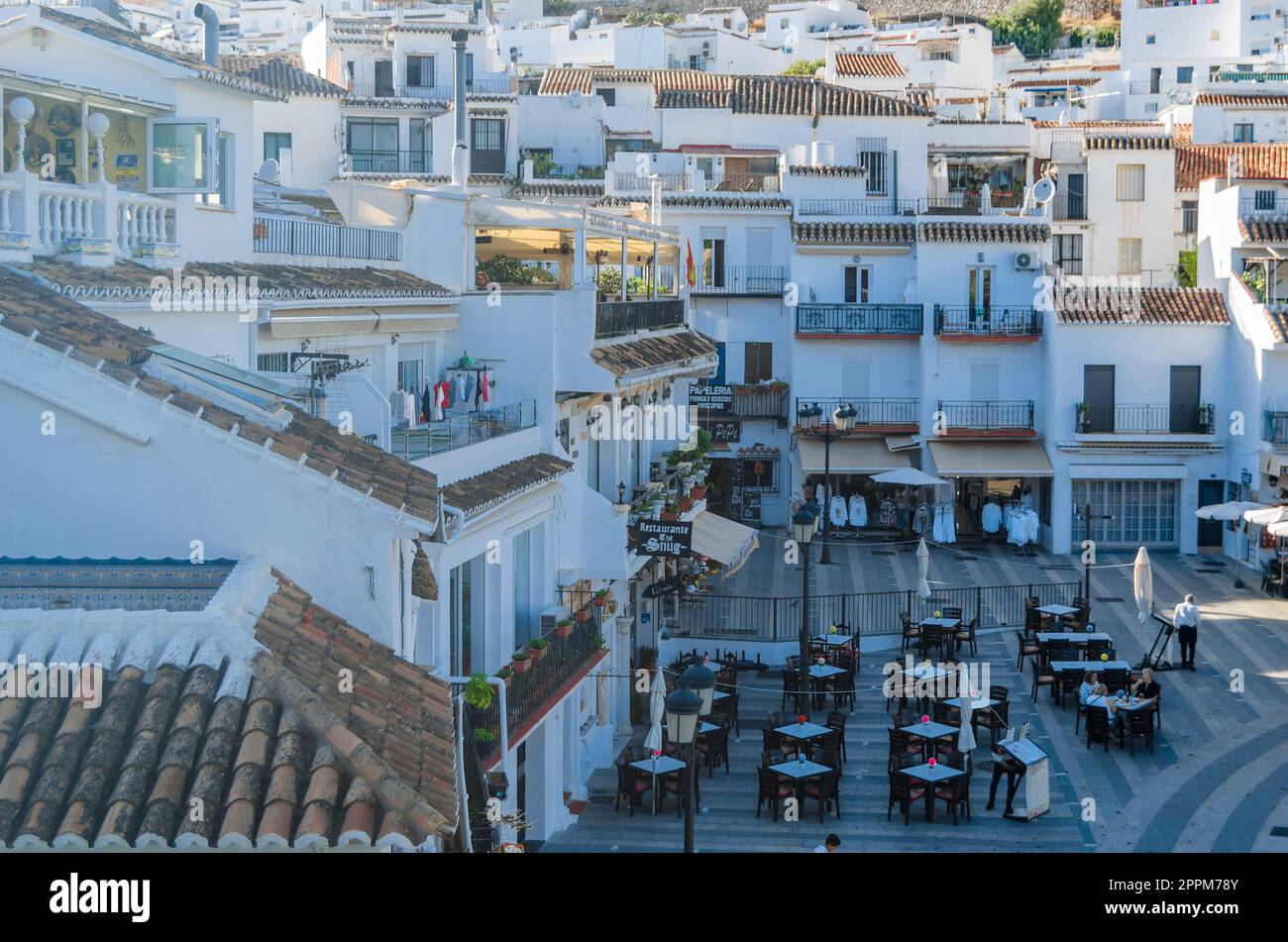 MIJAS, SPANIEN 9. OKTOBER 2021 Blick auf einen zentralen Platz mit