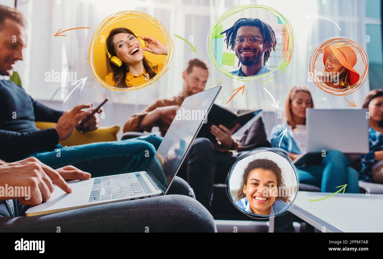 Sehr soziale Geschäftsleute erhalten im Büro Zustimmung in sozialen Medien Stockfoto