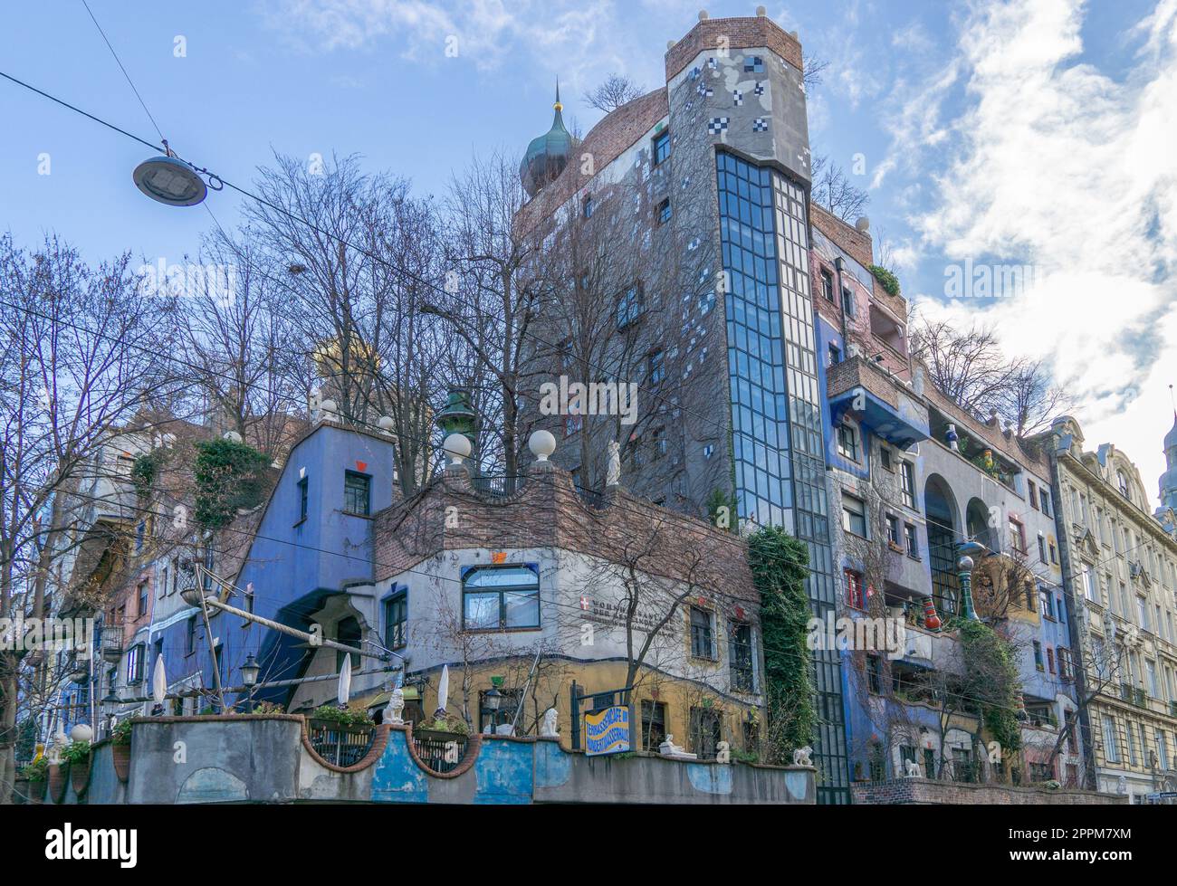 Das berühmte Hundertwasser-Haus in Wien, Österreich, Dezember 24. 2022 Stockfoto