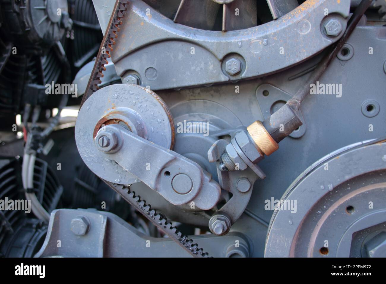 Detailaufnahme der Antriebe eines Dieselmotors Stockfoto