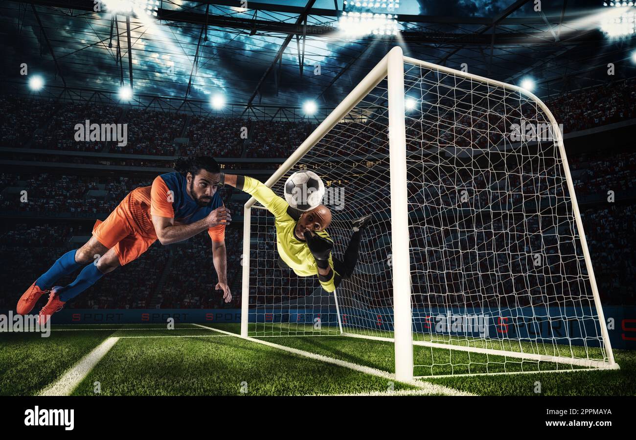 Fußball-Action in Angriff mit Stürmer versuchen, auf den Torwart Punkten Stockfoto