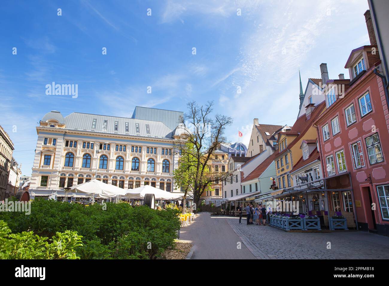 Sehr schöne und stimmungsvolle Gassen in der Altstadt von Riga, Lettland. Stockfoto