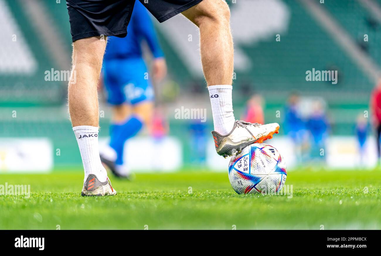 Wien, Osterreich - 24. Februar 2023: Fußball auf dem Spielfeld, Osterreichische Zweitliga Stockfoto