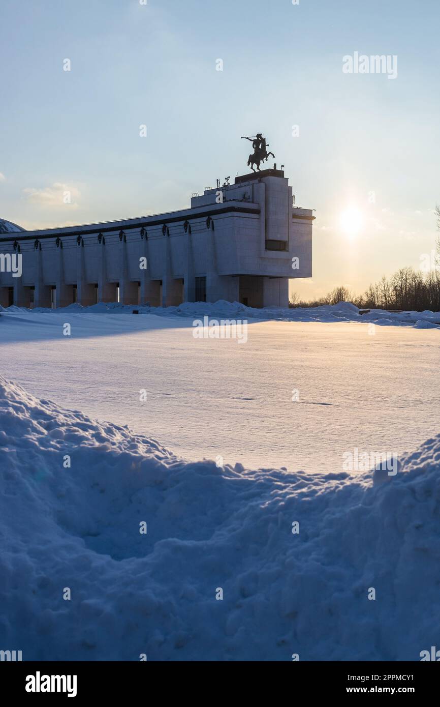 Tiefe Schneewehen auf Poklonnaya Gora in Moskau Stockfoto