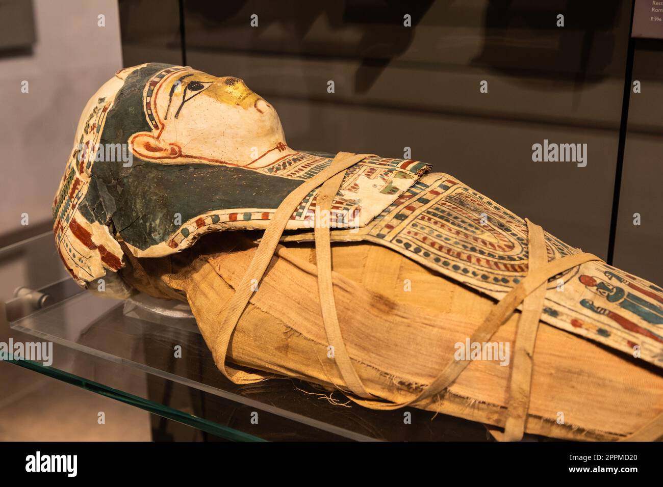 Ägyptisches Museum, Mumie eines Babys mit Maske - 2. Jahrhundert v. Chr Stockfoto