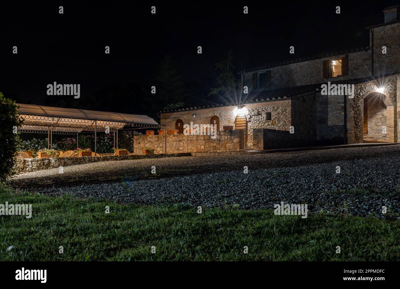 Restauriertes altes Steinhaus in Montemassi. Italien Stockfoto