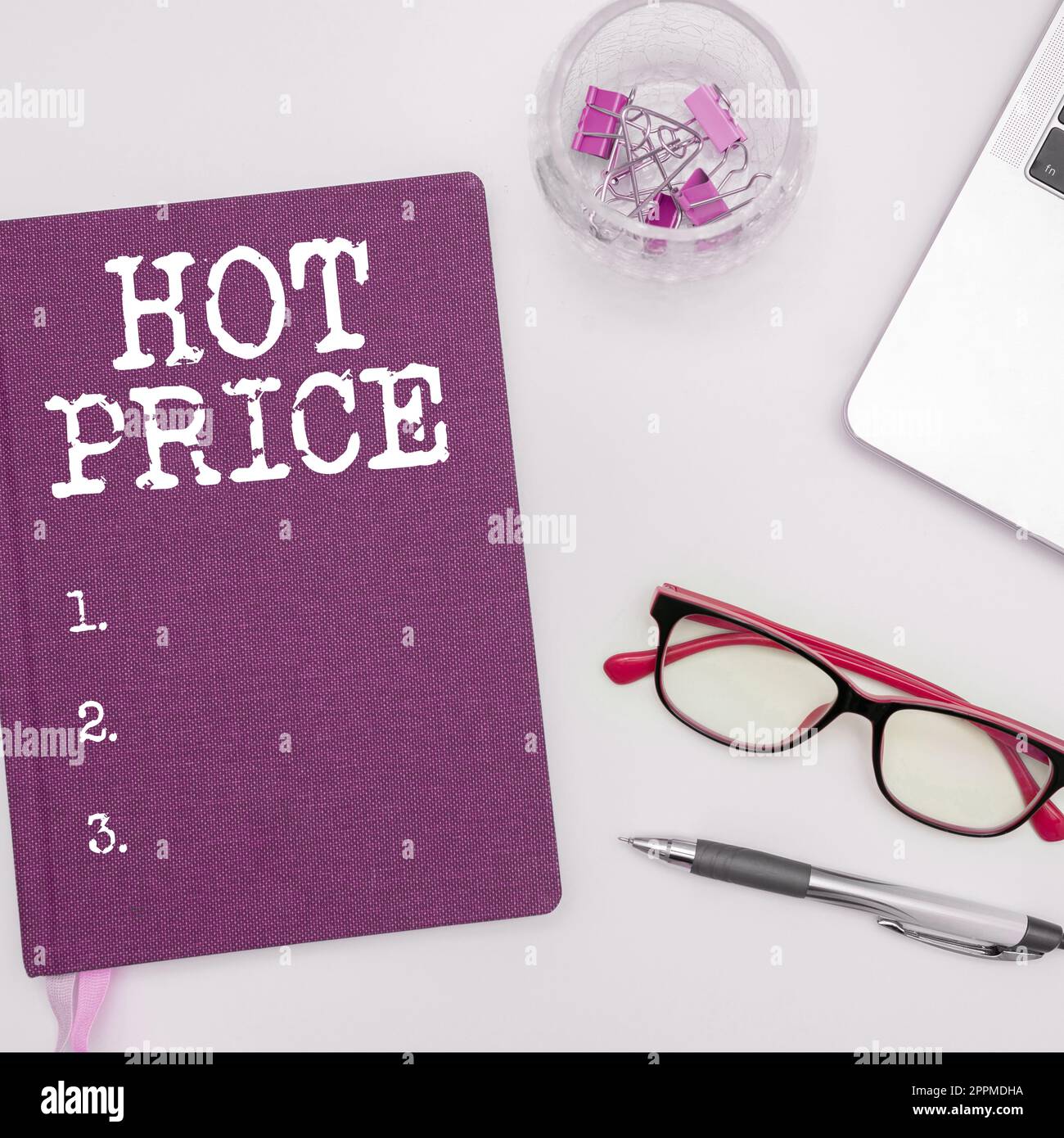 Schreiben von Text „Hot Price“. Geschäftskonzept Käufer oder Verkäufer können etwas für ein verkauftes oder gekauftes Produkt erhalten Stockfoto