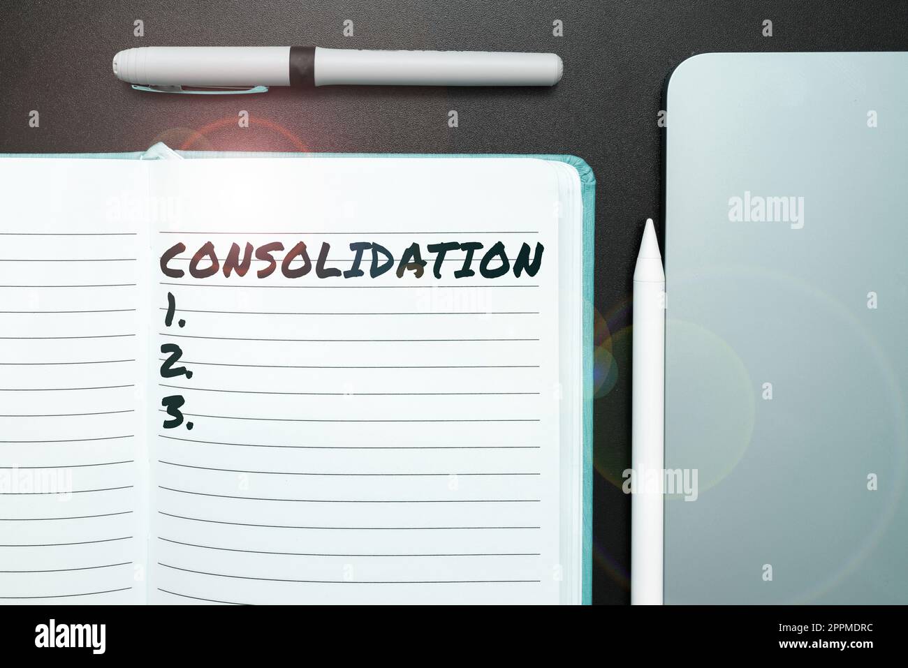 Handgeschriebenes Schild „Consolidation“. Geschäftsansatz Aktion oder Prozess, um etwas stärkeres oder solideres zu machen Stockfoto