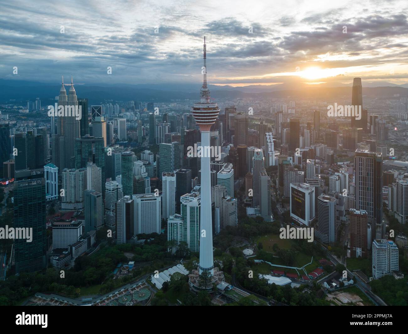 Kuala Lumpur Tower am Morgen aus der Vogelperspektive Stockfoto