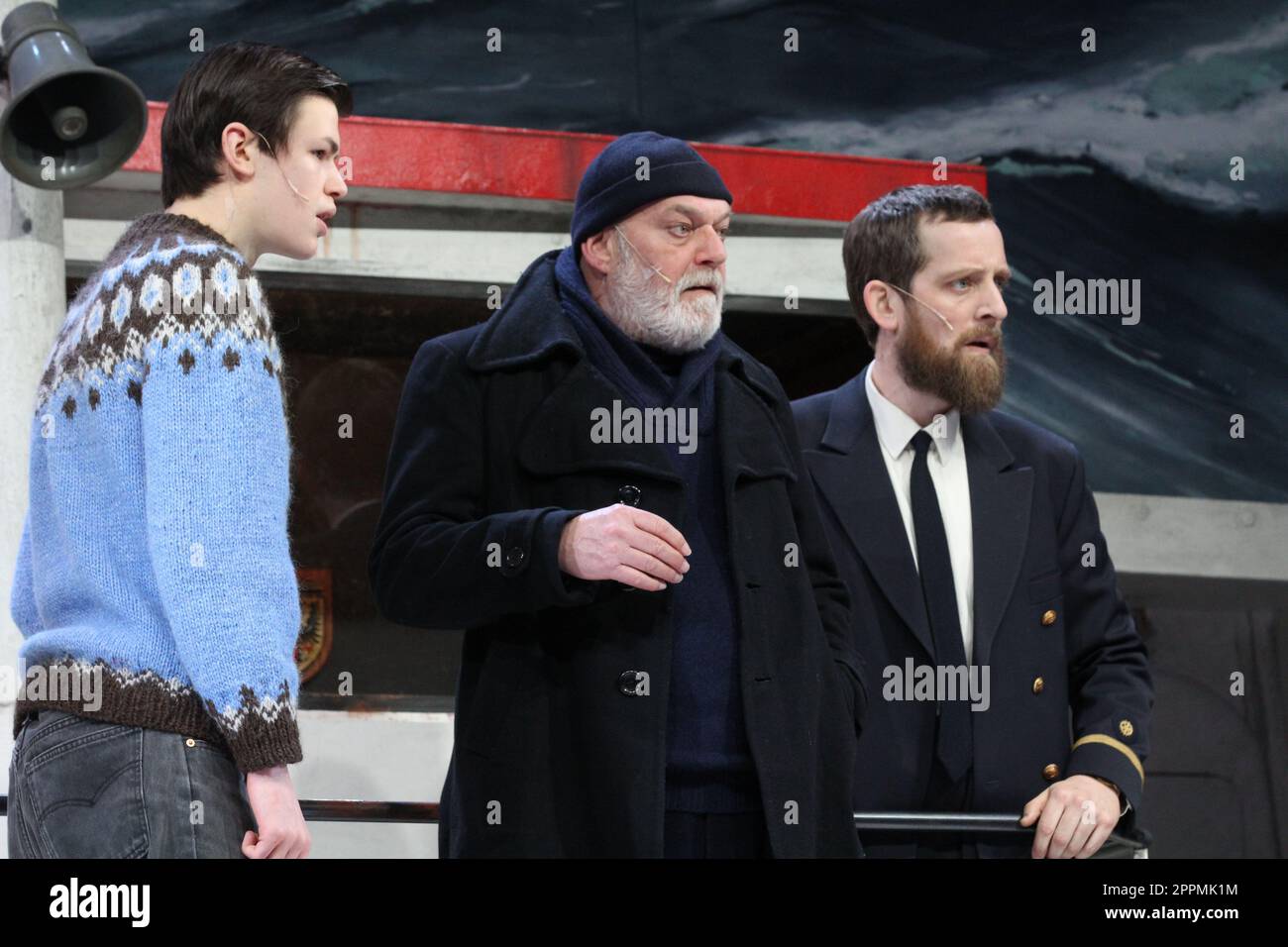 „DAT FÃ¼erschipp“, Nikolai Amadeus lang, Jannik Nowak, Peter Kaempfe, Foto, Ohnsorg Theater, 02.03.2023 Stockfoto