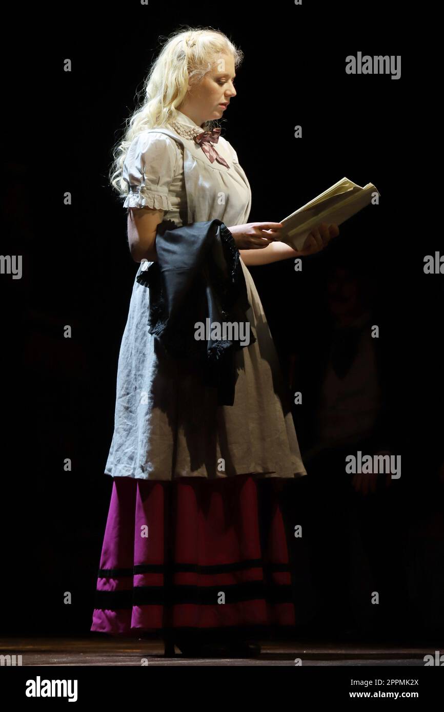 Stefanie Darnesa „Vorhang auf für Cyrano“, Fotobeispiel Winterhuder FÃ¤hrhaus, HudtwalckerstraÃŸe, Hamburg, 01.03.2023 Stockfoto