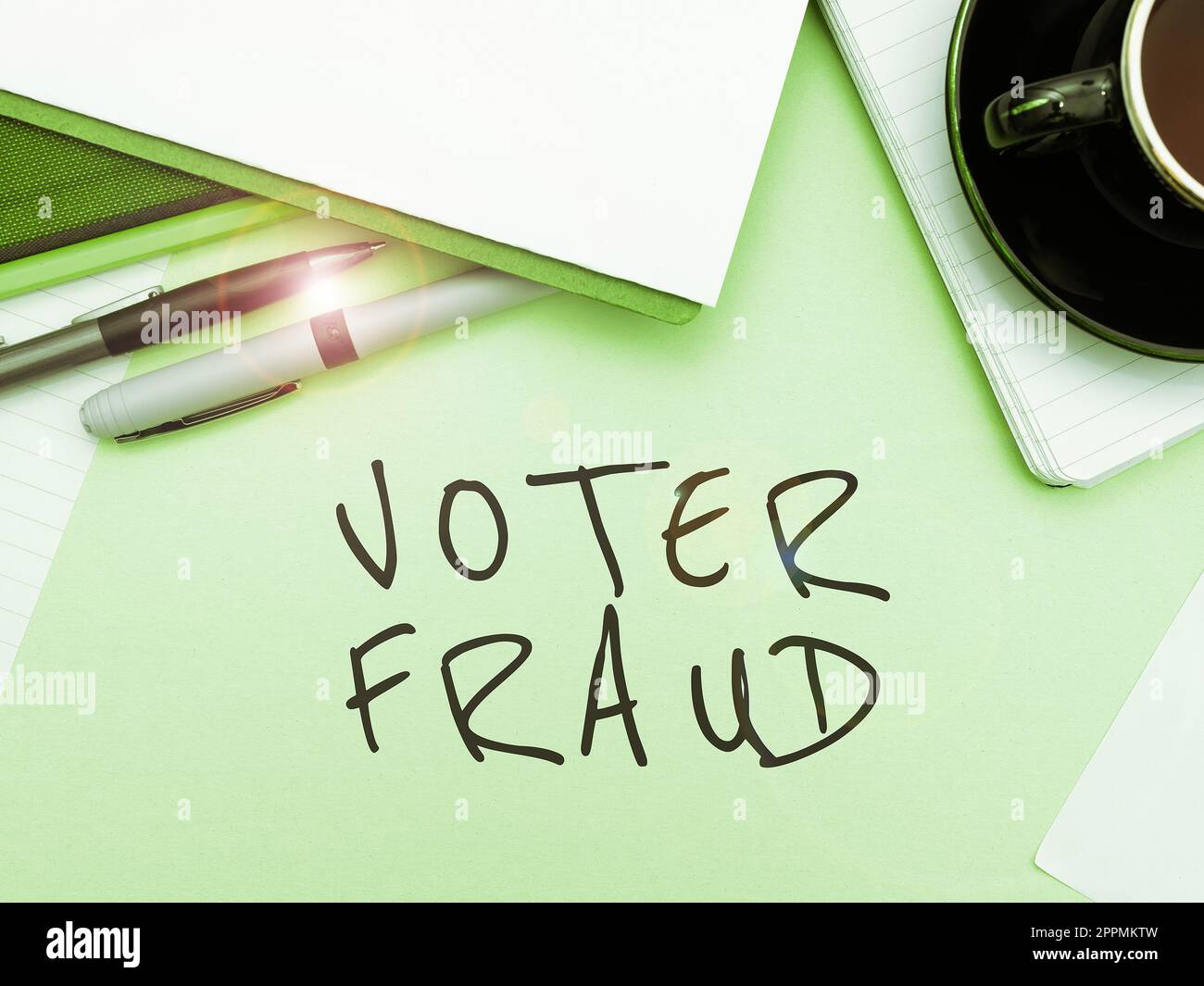 Ein Schild mit Wählerbetrug. Wort für formelle Angabe Wahl zwischen zwei oder mehr Aktionen des Kandidaten Stockfoto