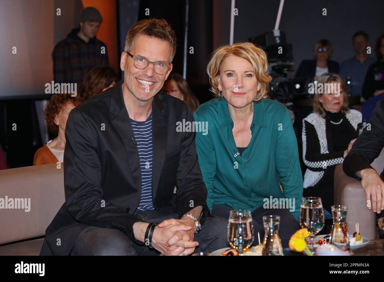 Mariele Millowitsch und Tim Bergmann, Schauspieler, NDR-Talkshow aus Studio Lokstedt, Hamburg, 17,03,2023 Stockfoto