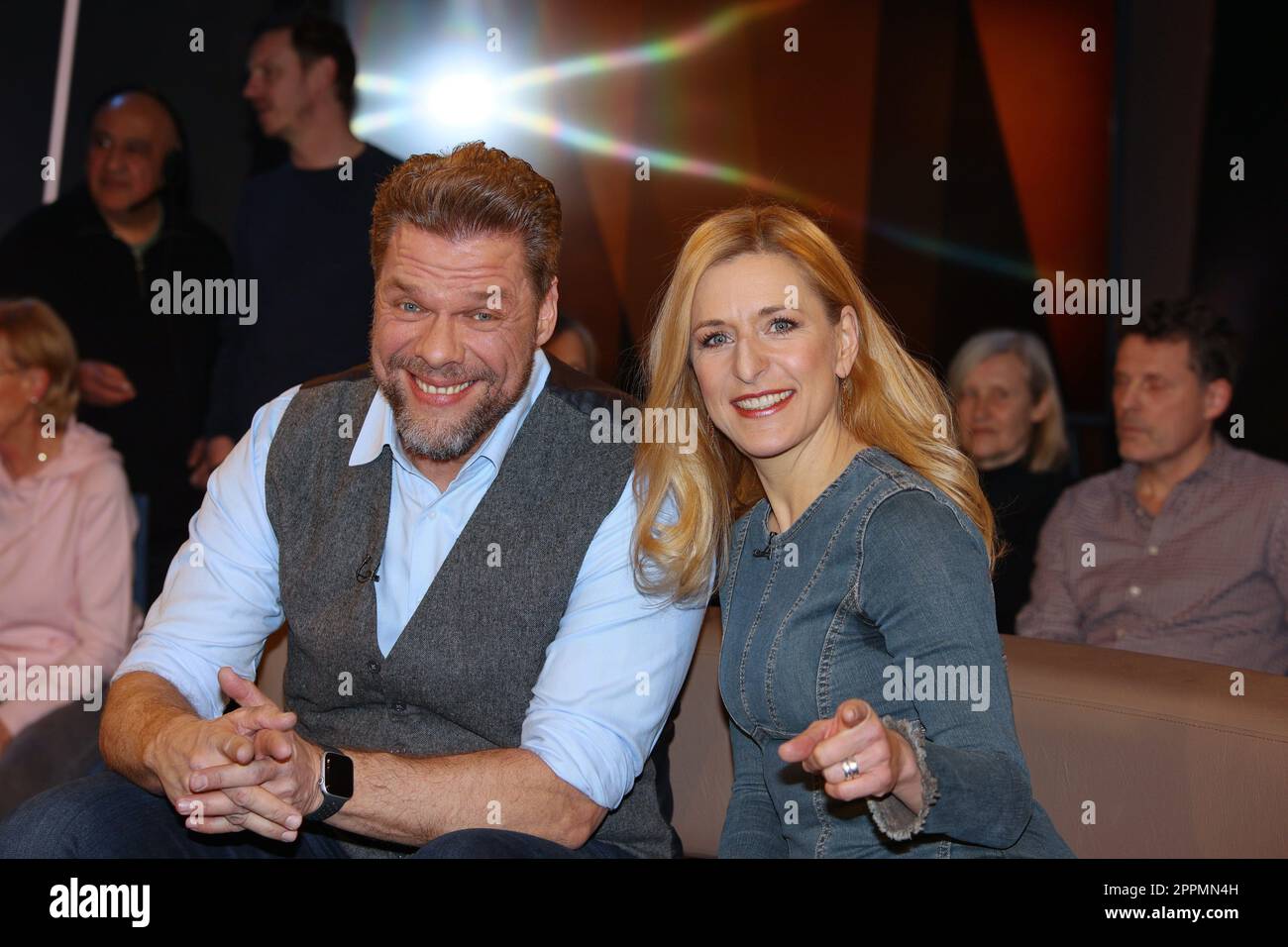Stefanie Hertel, Sängerin und Tetje Mierendorf, 'Mamma Mia!' - Schauspieler, NDR-Talkshow aus Studio Lokstedt, Hamburg, 17,03,2023 Stockfoto