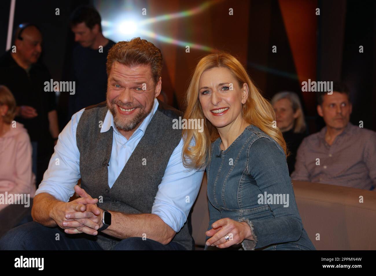 Stefanie Hertel, Sängerin und Tetje Mierendorf, 'Mamma Mia!' - Schauspieler, NDR-Talkshow aus Studio Lokstedt, Hamburg, 17,03,2023 Stockfoto