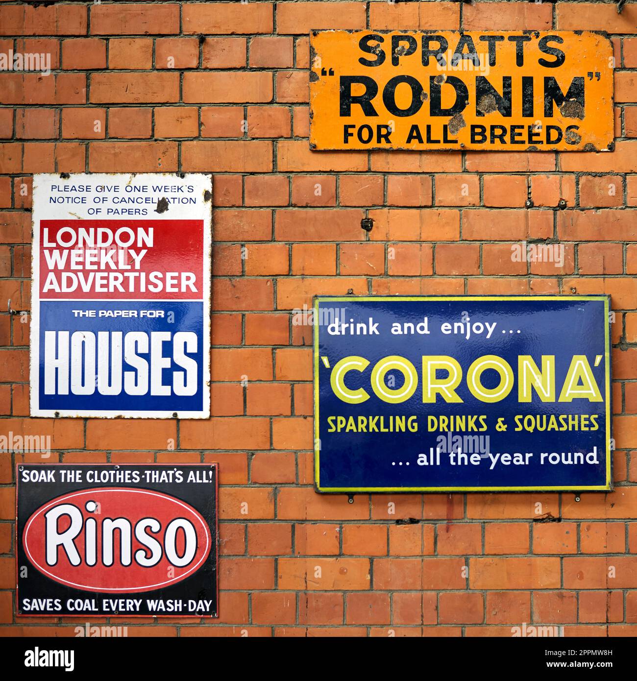 Vintage-Metallschilder, England UK Stockfoto