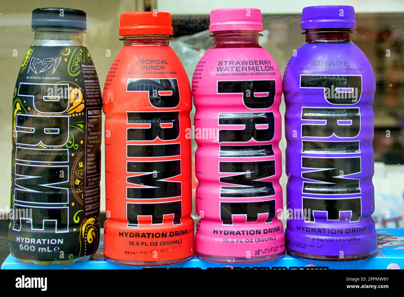 prime Sports Drinks Aromen Traube, Zitrone Limette, Erdbeere Wassermelone, tropischer Punch. Stockfoto