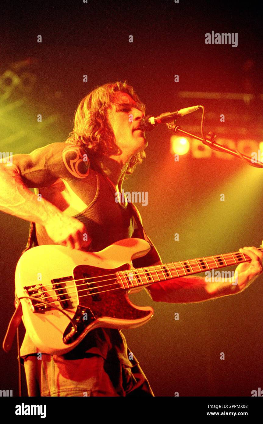 Mailand Italien 20000218 The Band Rage Against the Machine im Forum Assago, der Bassist Tim