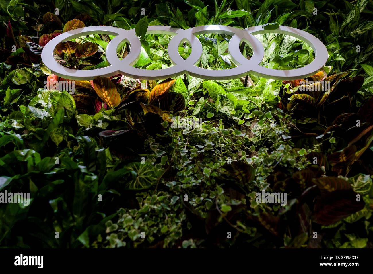 MAILAND, ITALIEN - APRIL 16 2018: Audi City Lab. Berühmtes und bekanntes Logo mit vier Kreisen Audi, einem deutschen Auto Stockfoto