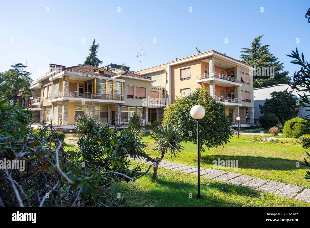 Ehemaliger Diktator Enver Hoxha Residenz in Tirana, Albanien Stockfoto