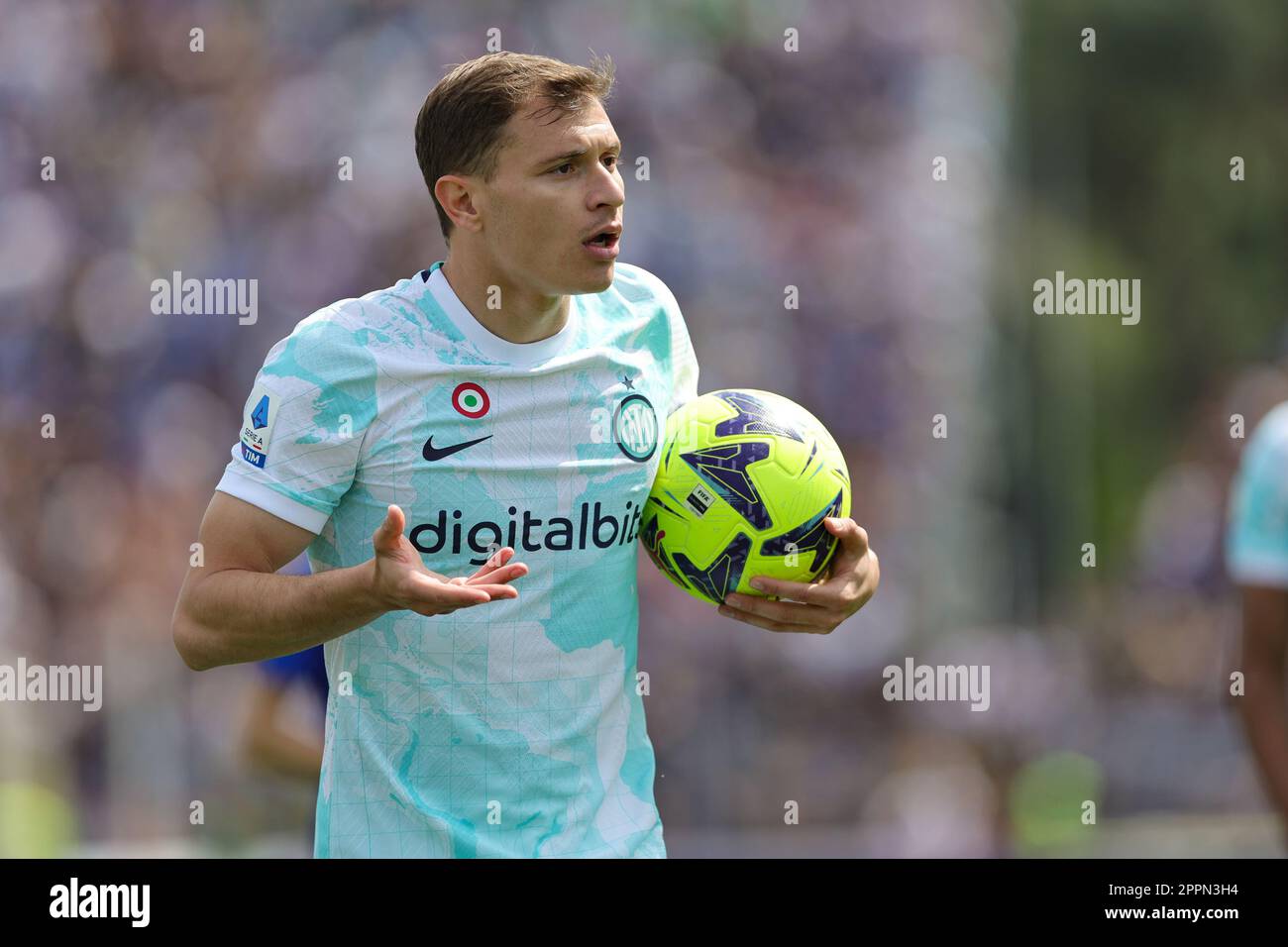 Empoli, Italien. 23. April 2023. ITA-SerieA-Empoli / InterEMPOLI, ITALIEN â&#x80;&#X93; April 23 kontrolliert Nicolo Barella von INTER den Ball während des Fußballspiels der Italienischen Serie A zwischen Empoli und INTER am 23. April 2023 im Stadio Carlo Castellani in Empoli. Kredit: Unabhängige Fotoagentur/Alamy Live News Stockfoto