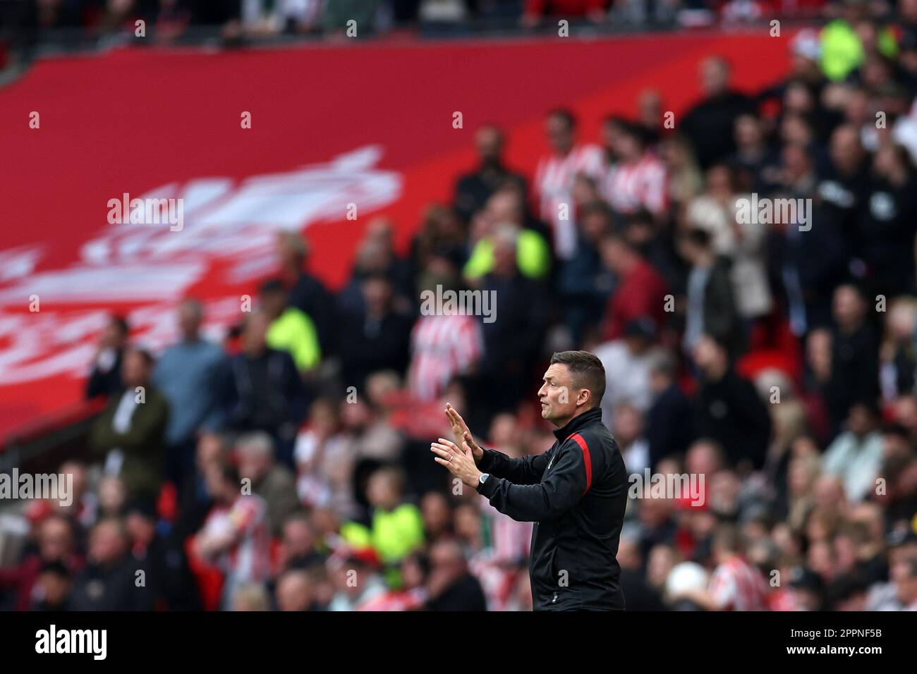 London, Großbritannien. 22. April 2023. Paul Heckingbottom, der Manager von Sheffield Utd, schaut von der Touchline auf den Emirates FA Cup, Halbfinale, Manchester City gegen Sheffield Utd im Wembley Stadium in London am Samstag, den 22. April 2023. Nur redaktionelle Verwendung. Bild von Andrew Orchard/Andrew Orchard Sportfotografie/Alamy Live News Credit: Andrew Orchard Sportfotografie/Alamy Live News Stockfoto