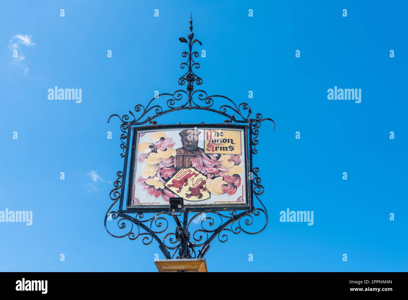 Dekoratives Schild für das Lygon Arms Hotel im hübschen Dorf Cotswold am Broadway in Worcestershire, England, Großbritannien Stockfoto