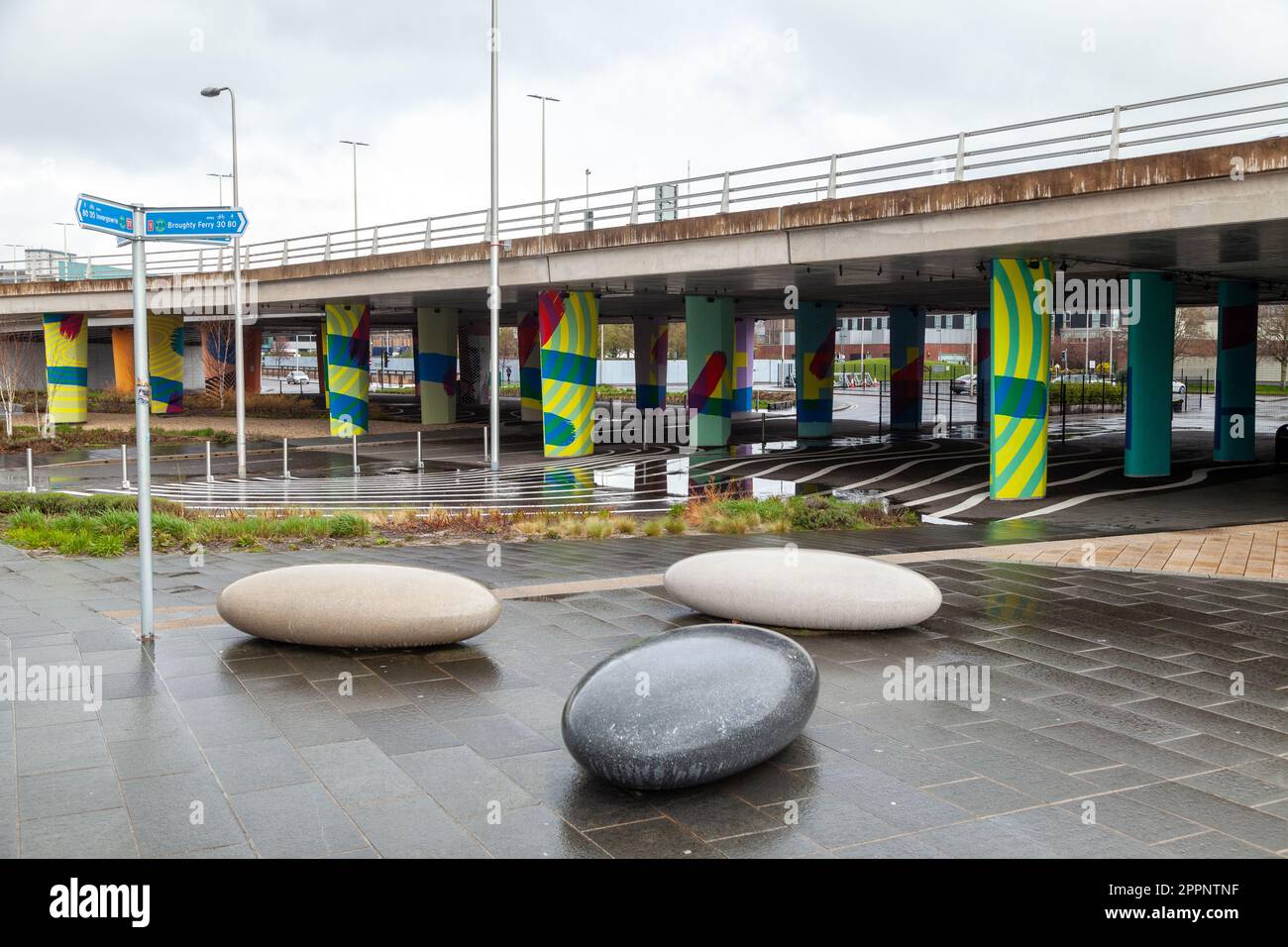 Tay Road Bridge Kunstwerke hell bemalte Säulen der Tay Bridge Stockfoto