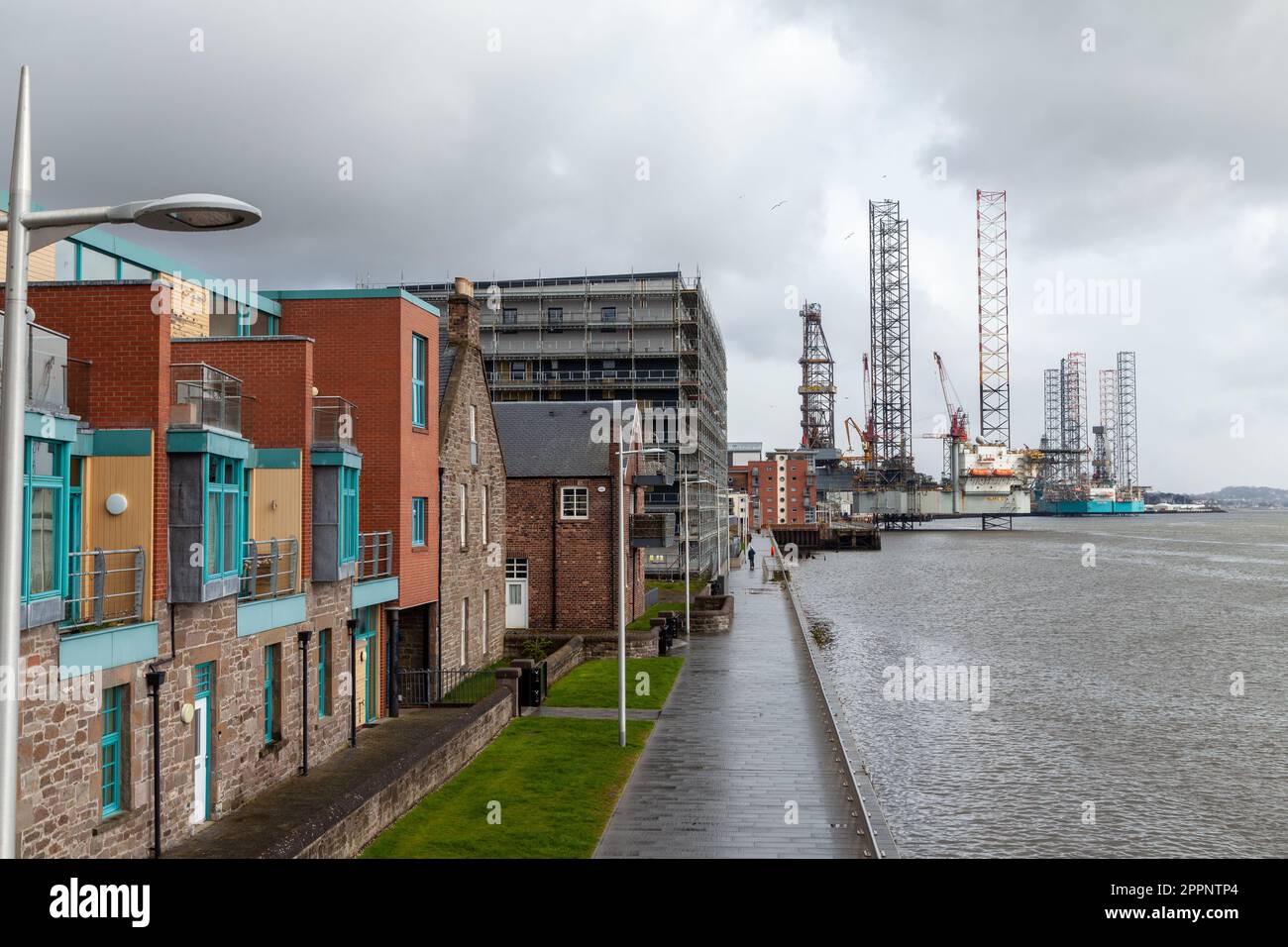 Die Riverside Esplanade und die Docks am Fluss Tay in Dundee Stockfoto