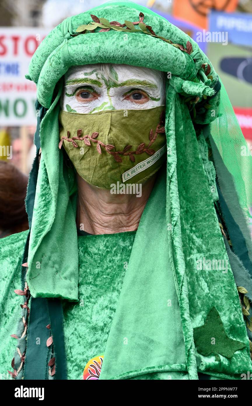 London, Großbritannien. Die Grünen Geister. Extinction Rebellion : "The Big One" Klimaprotest, letzter Tag, vierter Tag, Thema "Choose Your Future". Zentrum Von London, Westminster. Kredit: michael melia/Alamy Live News Kredit: michael melia/Alamy Live News Stockfoto