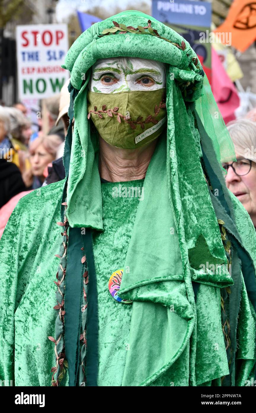 London, Großbritannien. Die Grünen Geister. Extinction Rebellion : "The Big One" Klimaprotest, letzter Tag, vierter Tag, Thema "Choose Your Future". Zentrum Von London, Westminster. Kredit: michael melia/Alamy Live News Kredit: michael melia/Alamy Live News Stockfoto